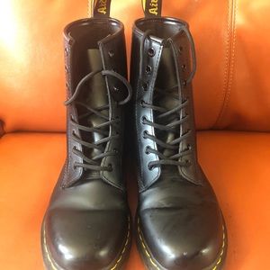 Doc Martens black Airwave boots